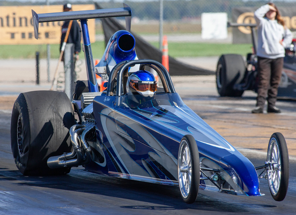 Troy Davis au volant de son magnifique American Dragster. Le pilote d'Ottawa a terminé en 9e position chez les Super Pro cette saison. © John Chambers